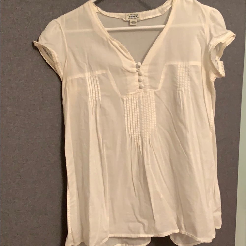 Relaxed fit Levi’s shirt.